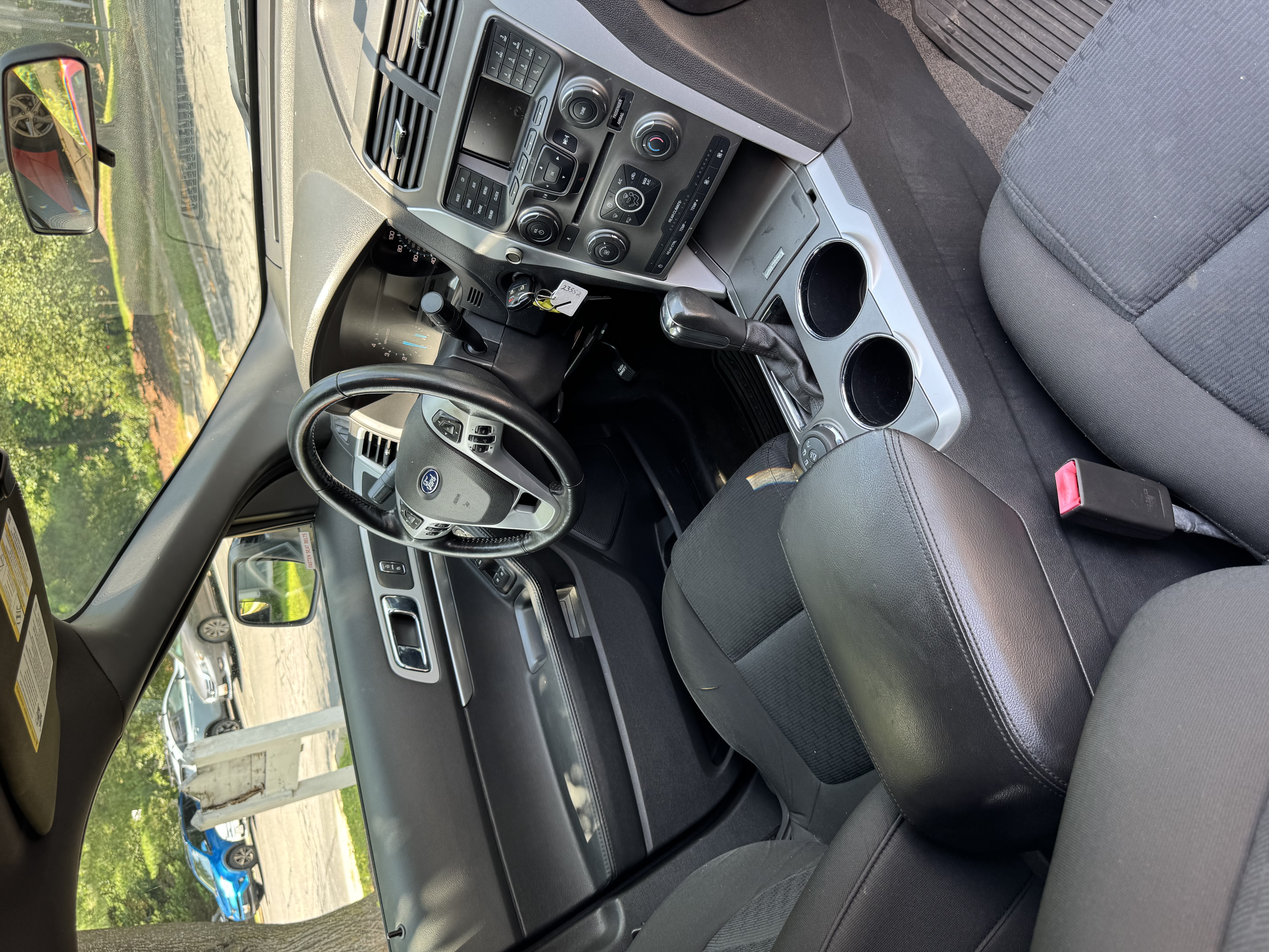 Used 2014 Ford Explorer XLT AWD/4WD image 12