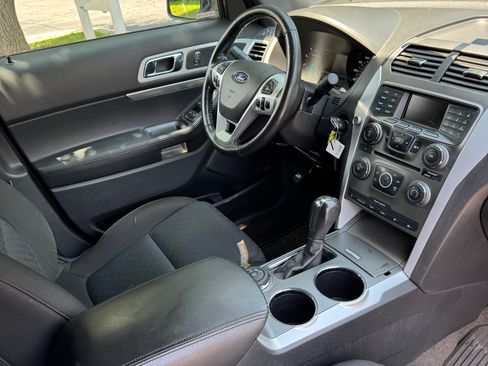 Used 2014 Ford Explorer XLT AWD/4WD image 12
