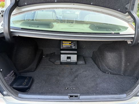 Used 2005 Lexus IS 300 image 11