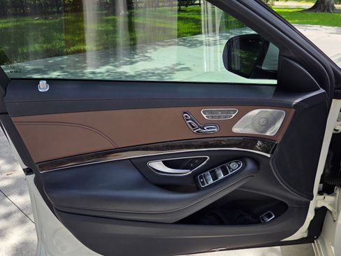 Used 2017 Mercedes-Benz S 550 Sedan image 16