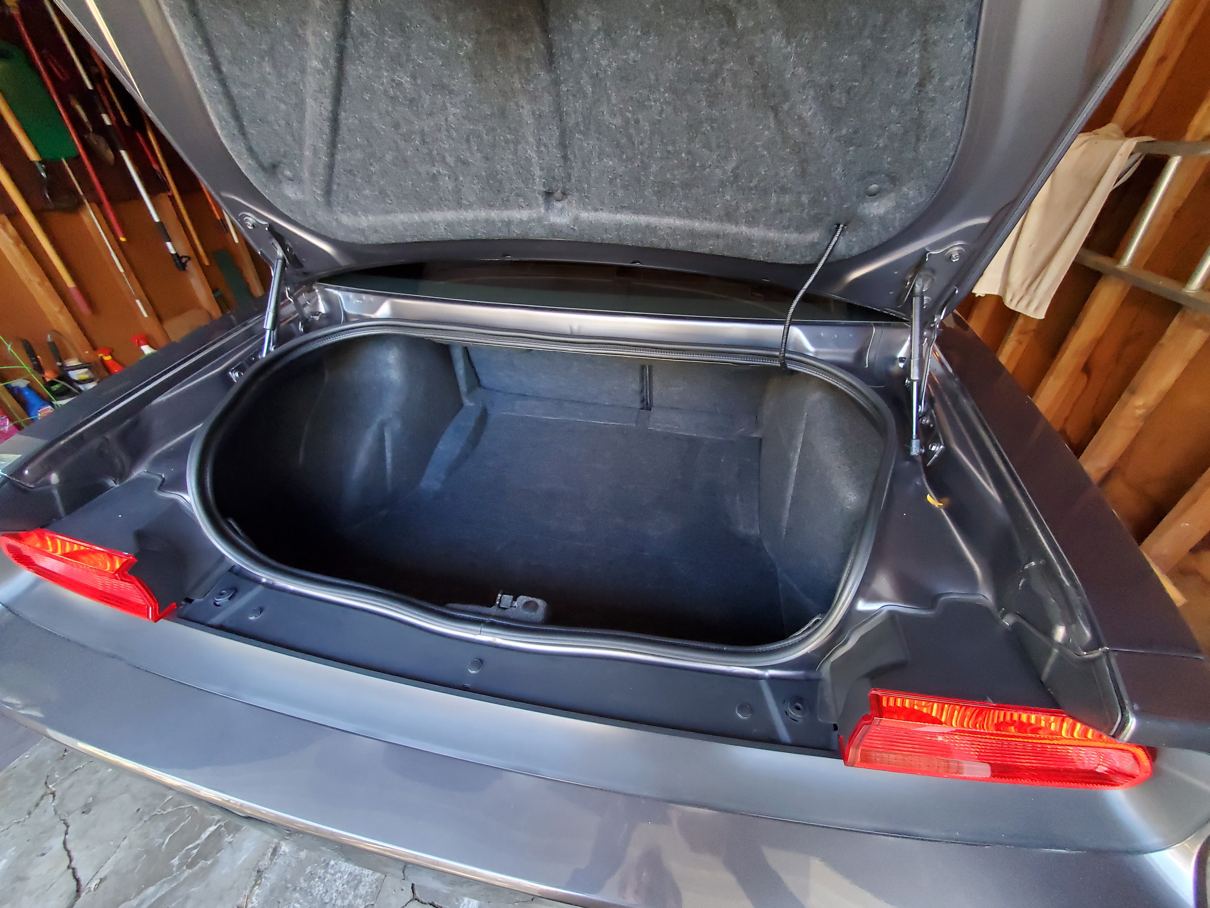 Used 2014 Dodge Challenger R/T RWD image 23