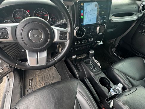 Used 2016 Jeep Wrangler Unlimited Rubicon AWD/4WD image 4