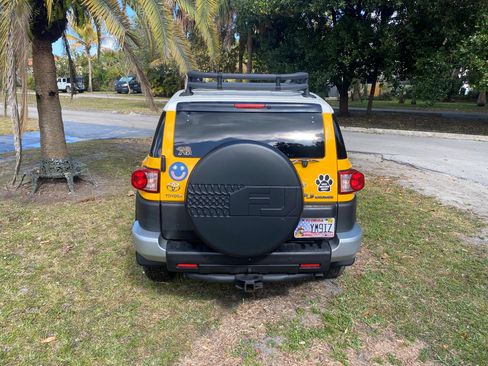 Used 2007 Toyota FJ Cruiser 2WD image 8