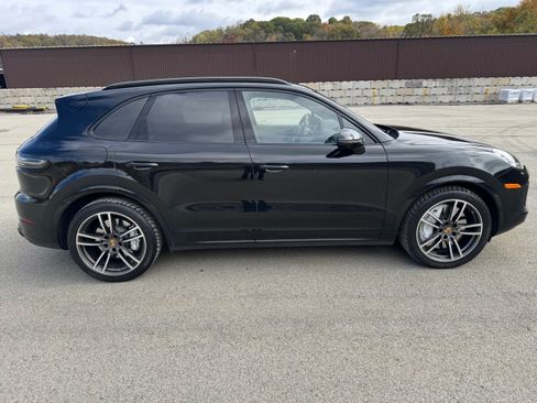 Used 2023 Porsche Cayenne Turbo image 1