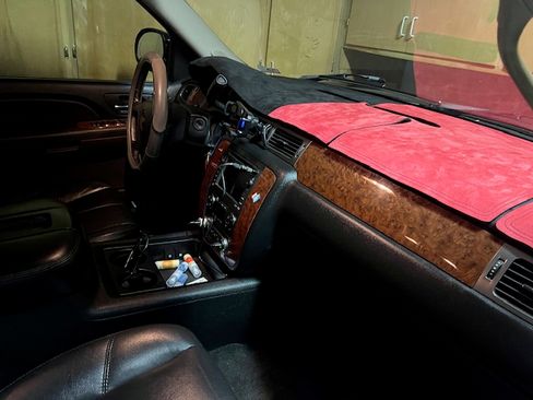 Used 2007 Chevrolet Avalanche LTZ w/ LTZ Preferred Equipment Group image 2