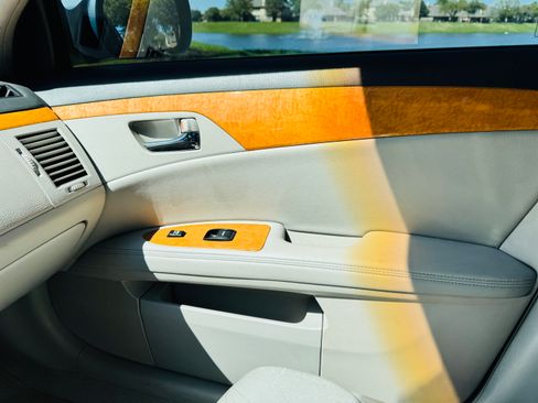 Used 2007 Toyota Avalon XLS image 12