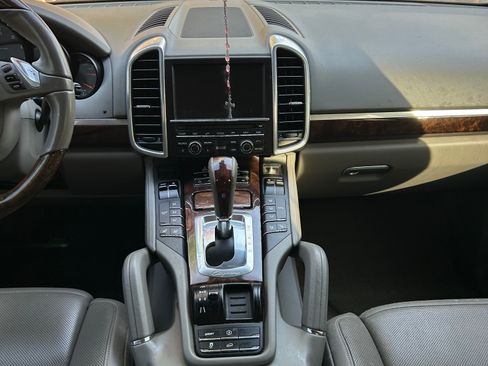 Used 2011 Porsche Cayenne AWD/4WD image 8