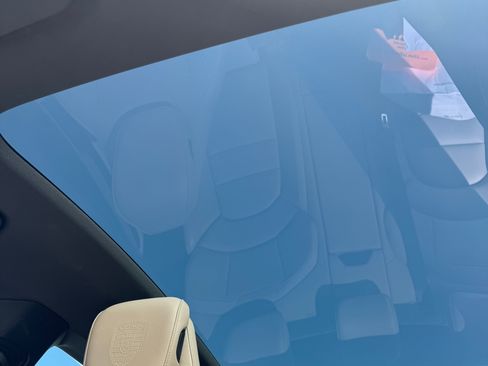 Used 2022 Porsche Taycan image 11