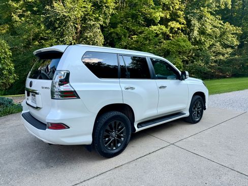 Used 2023 Lexus GX 460 Premium w/ Premium Plus Package AWD/4WD image 2