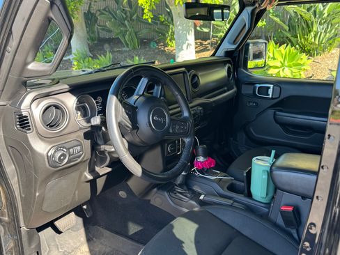 Used 2021 Jeep Wrangler Unlimited Sport image 9