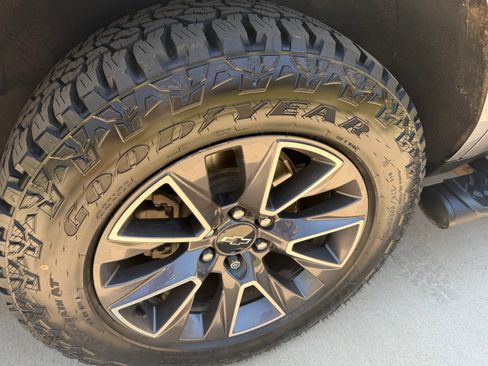 Used 2021 Chevrolet Tahoe Z71 w/ Z71 Signature Package image 13