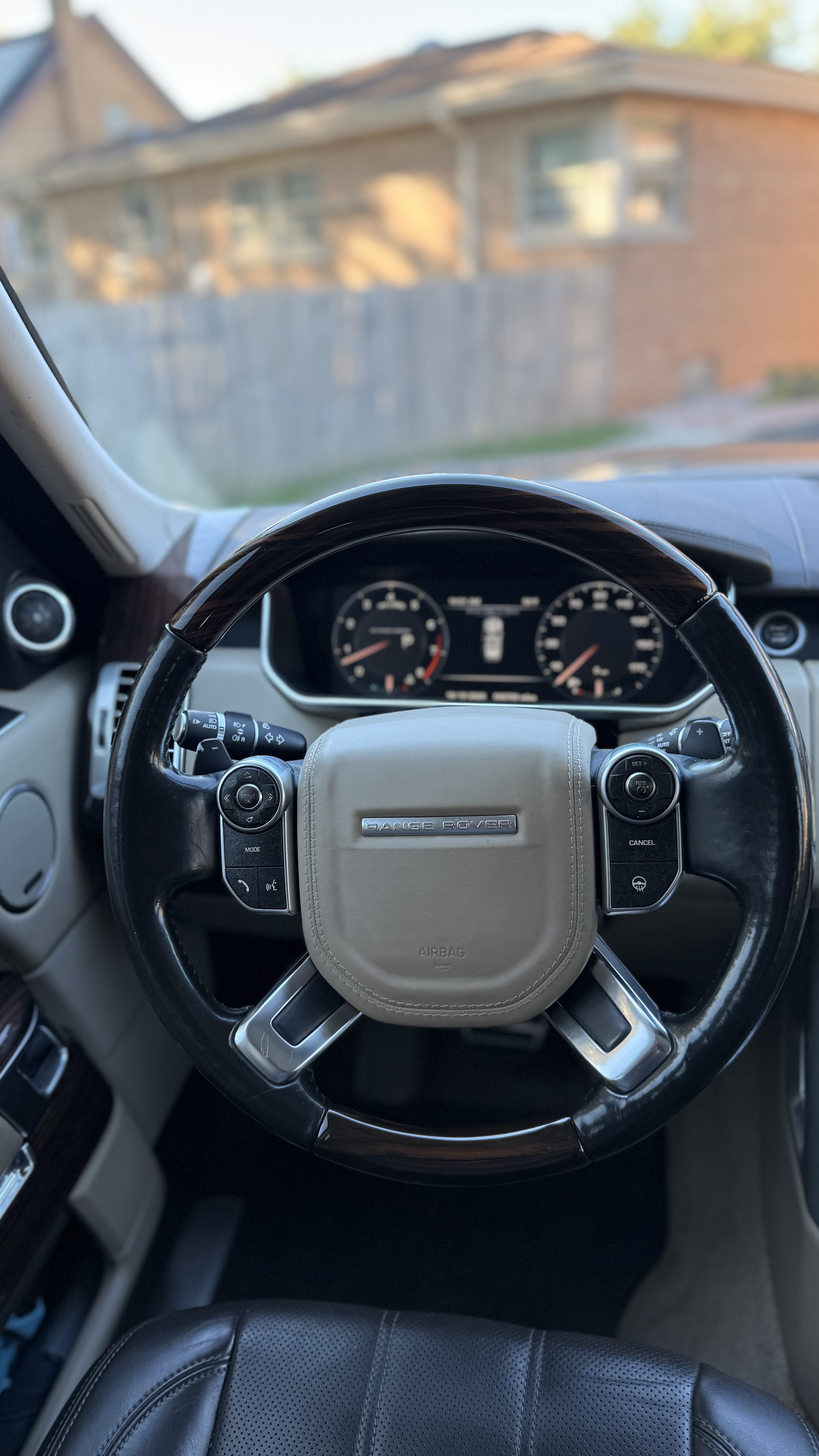 Used 2015 Land Rover Range Rover Supercharged AWD/4WD image 16