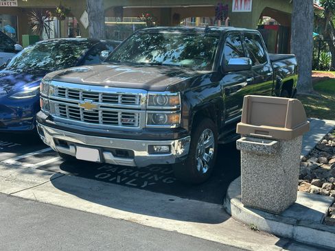 Used 2015 Chevrolet Silverado 1500 LTZ Z71 w/ LTZ Plus Package image 2