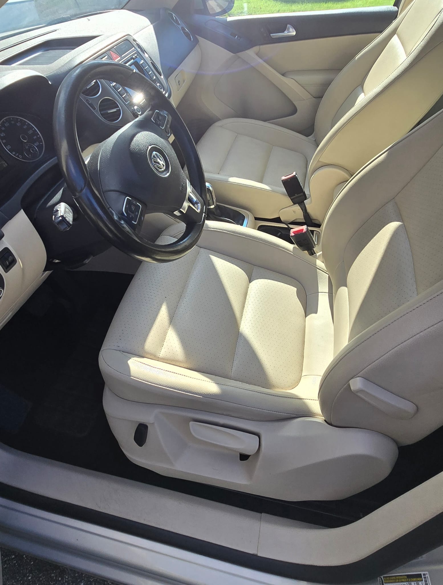 Used 2011 Volkswagen Tiguan SEL AWD/4WD image 11