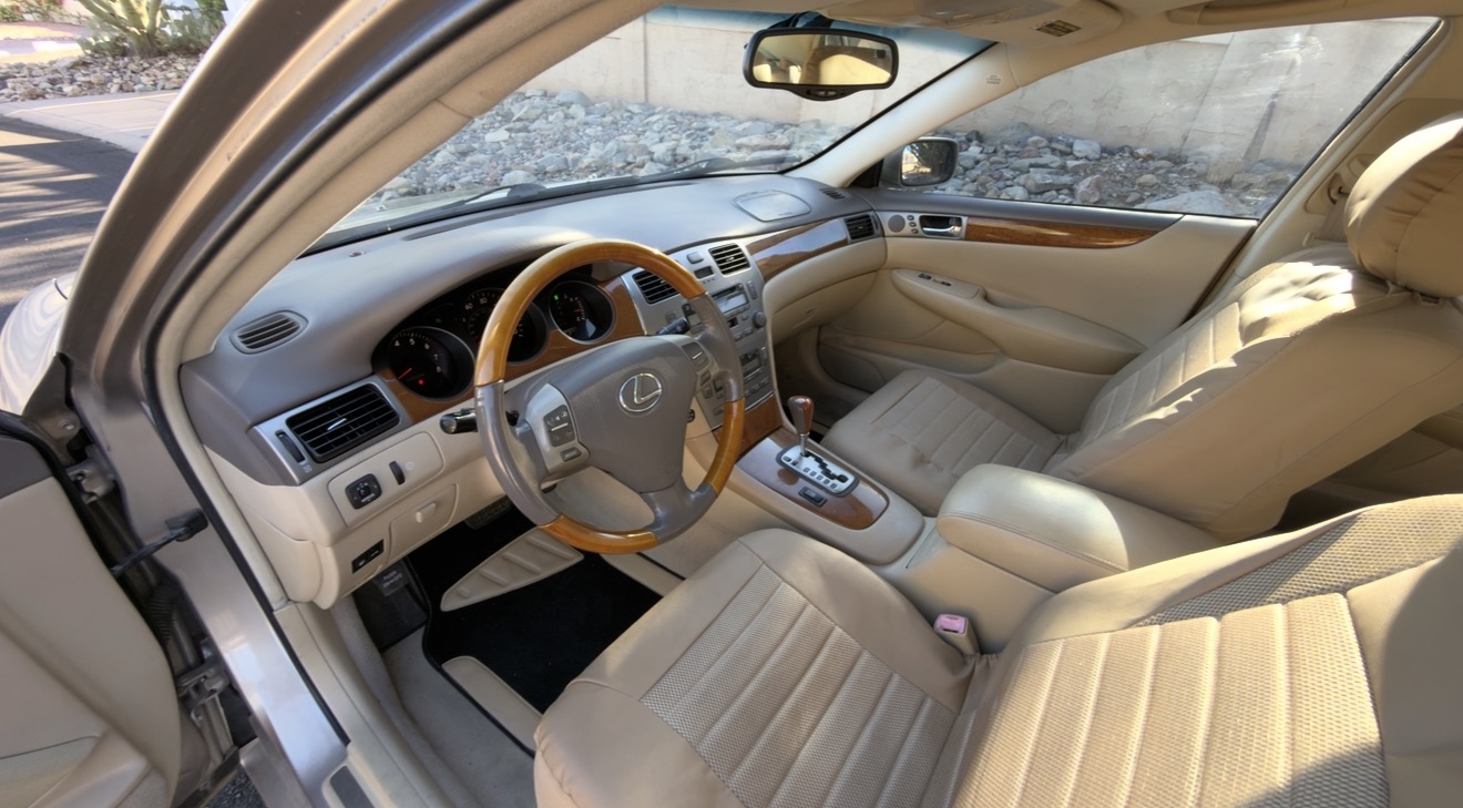Used 2005 Lexus ES 330 w/ Preferred Accessory Pkg FWD image 9