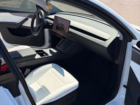 Used 2026 Tesla Model Y Long Range RWD image 16
