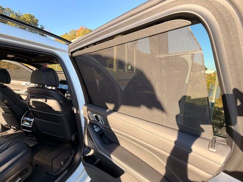 Used 2022 BMW X7 M50i image 16