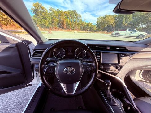Used 2020 Toyota Camry SE image 13