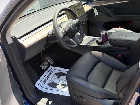 Used 2024 Tesla Model Y Long Range AWD/4WD image 2