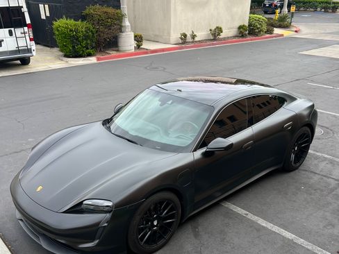 Used 2021 Porsche Taycan RWD image 4