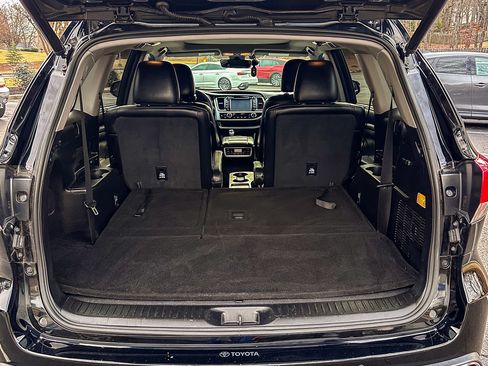 Used 2017 Toyota Highlander Limited Platinum image 10