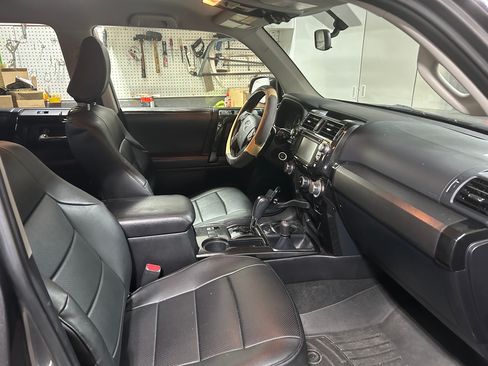 Used 2016 Toyota 4Runner 4WD image 5