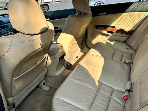 Used 2011 Honda Accord EX-L image 17