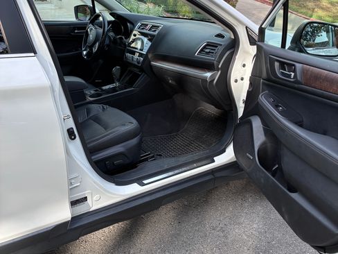Used 2016 Subaru Outback 2.5i Limited AWD/4WD image 8