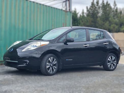 Used 2015 Nissan Leaf SL image 1