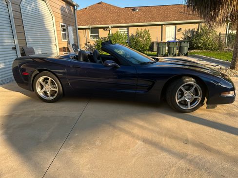 Used 2000 Chevrolet Corvette Convertible w/ Memory Pkg RWD image 12