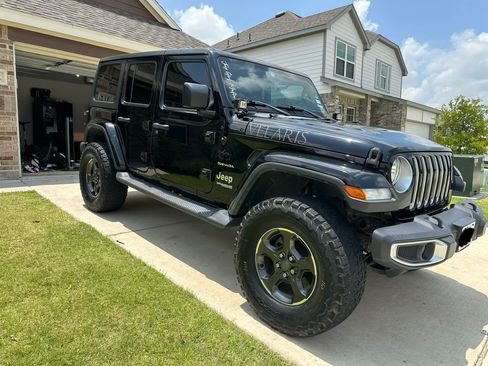 Used 2018 Jeep Wrangler Unlimited Sahara AWD/4WD image 6