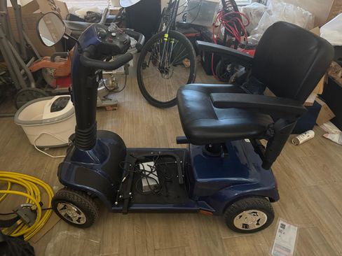 Used 2015 Dodge Grand Caravan American Value Package w/ UConnect Hands-Free Group image 13