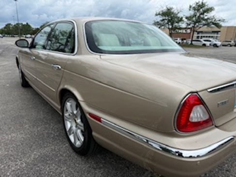 Used 2004 Jaguar XJ8 RWD image 11
