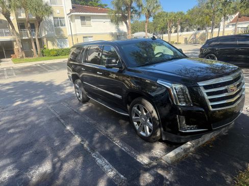 Used 2020 Cadillac Escalade ESV Luxury image 10