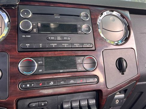 Used 2009 Ford F250 Lariat image 10