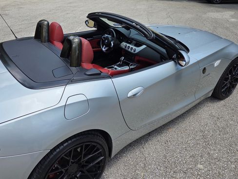 Used 2011 BMW Z4 sDrive35i RWD image 9