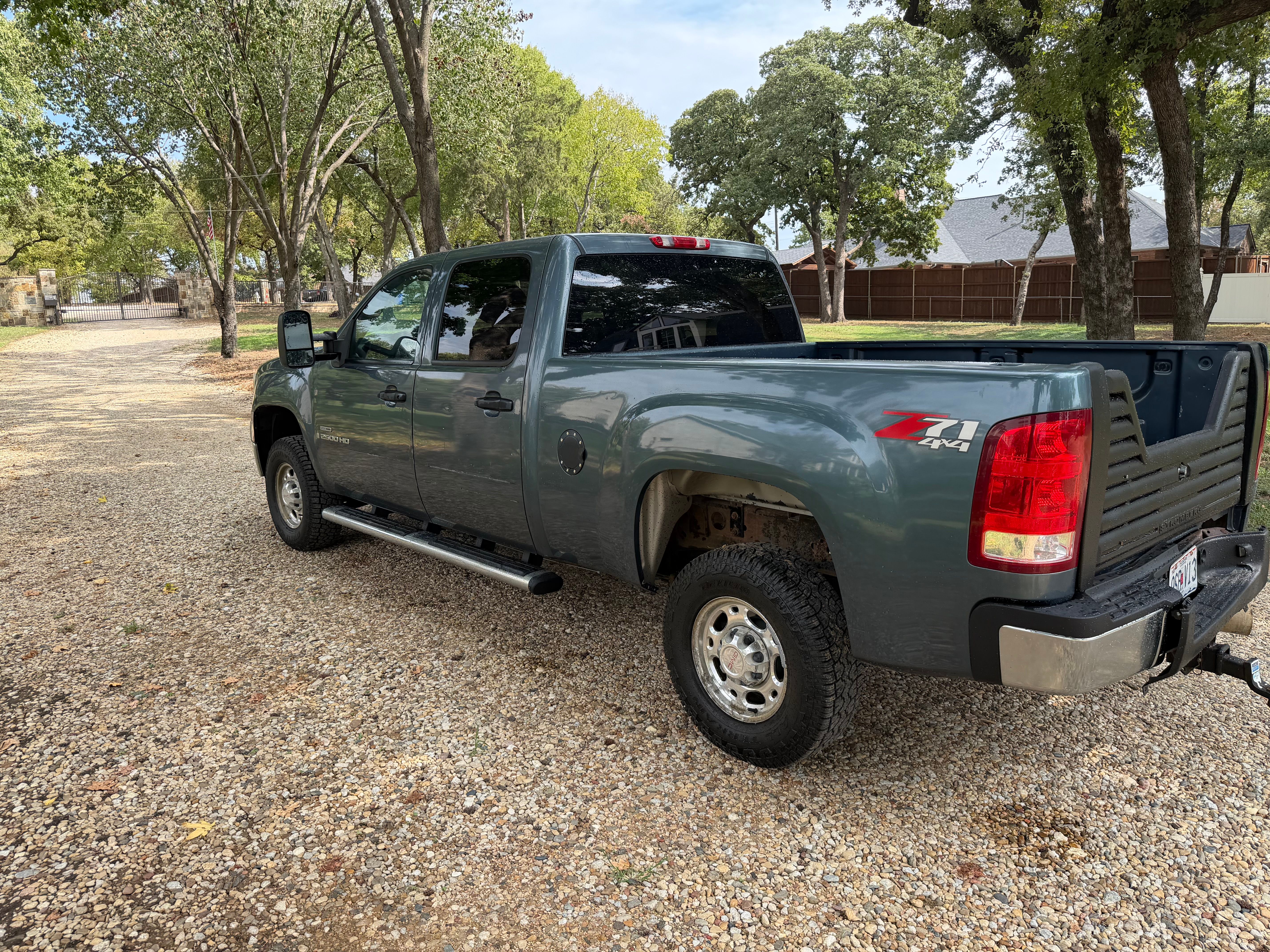 Used 2007 GMC Sierra 2500 SLE w/ Z71 Off-Road Package AWD/4WD image 5