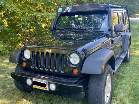 Used 2012 Jeep Wrangler Unlimited Sport image 2