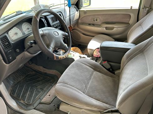 Used 2001 Toyota Tacoma PreRunner RWD image 4