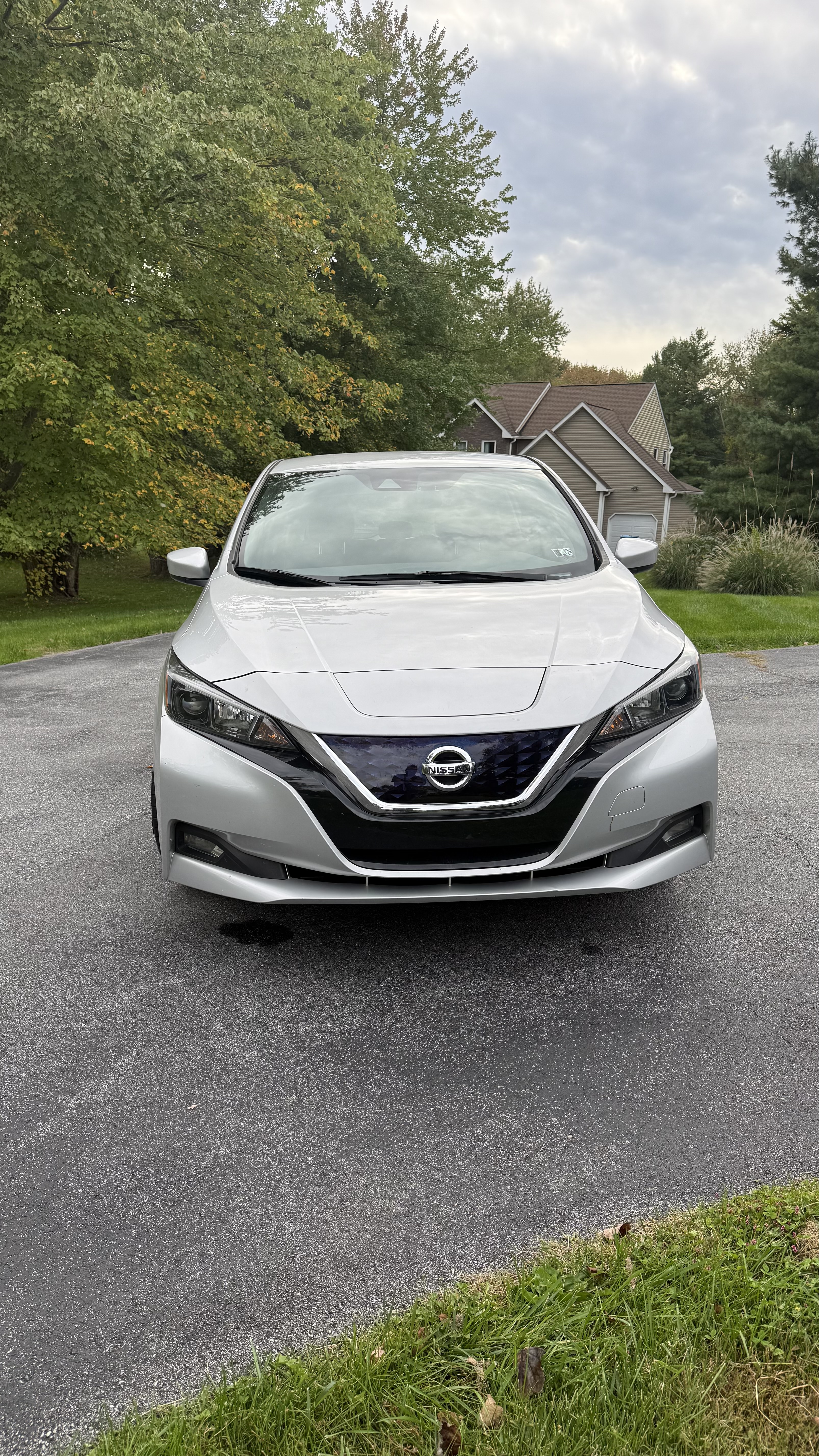 Used 2022 Nissan Leaf SV FWD image 2