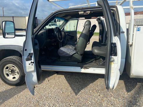 Used 2004 Chevrolet Silverado 2500 W/T RWD image 16