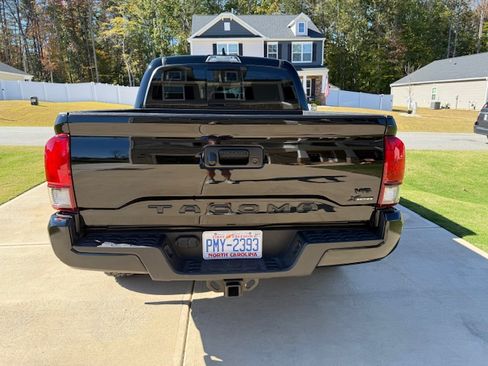 Used 2022 Toyota Tacoma SR5 image 6