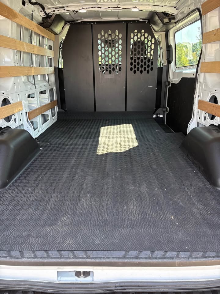 Used 2025 Ford Transit 250 Low Roof w/ Exterior Upgrade Package RWD image 4