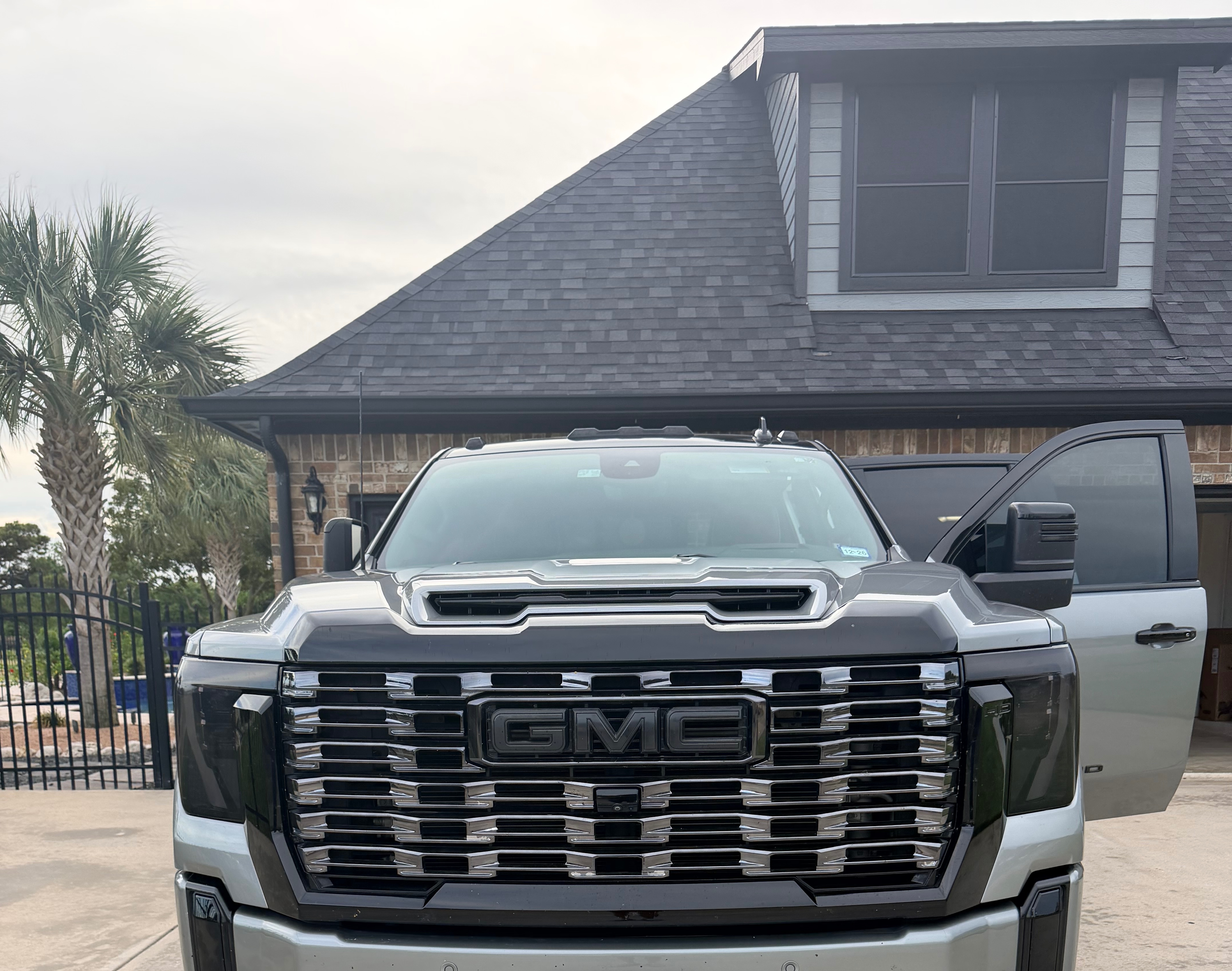 Used 2025 GMC Sierra 2500 Denali Ultimate AWD/4WD image 5