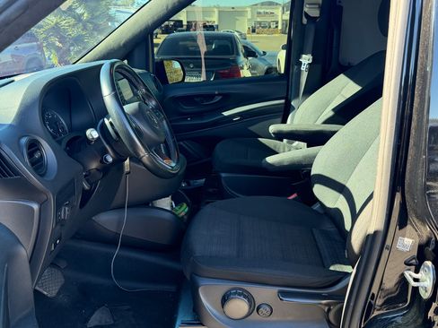 Used 2020 Mercedes-Benz Metris image 6
