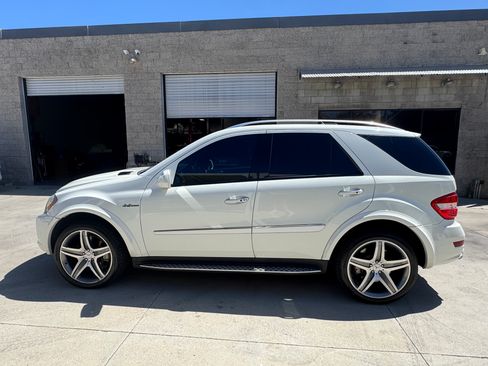 Used 2010 Mercedes-Benz ML 63 AMG 4MATIC image 2