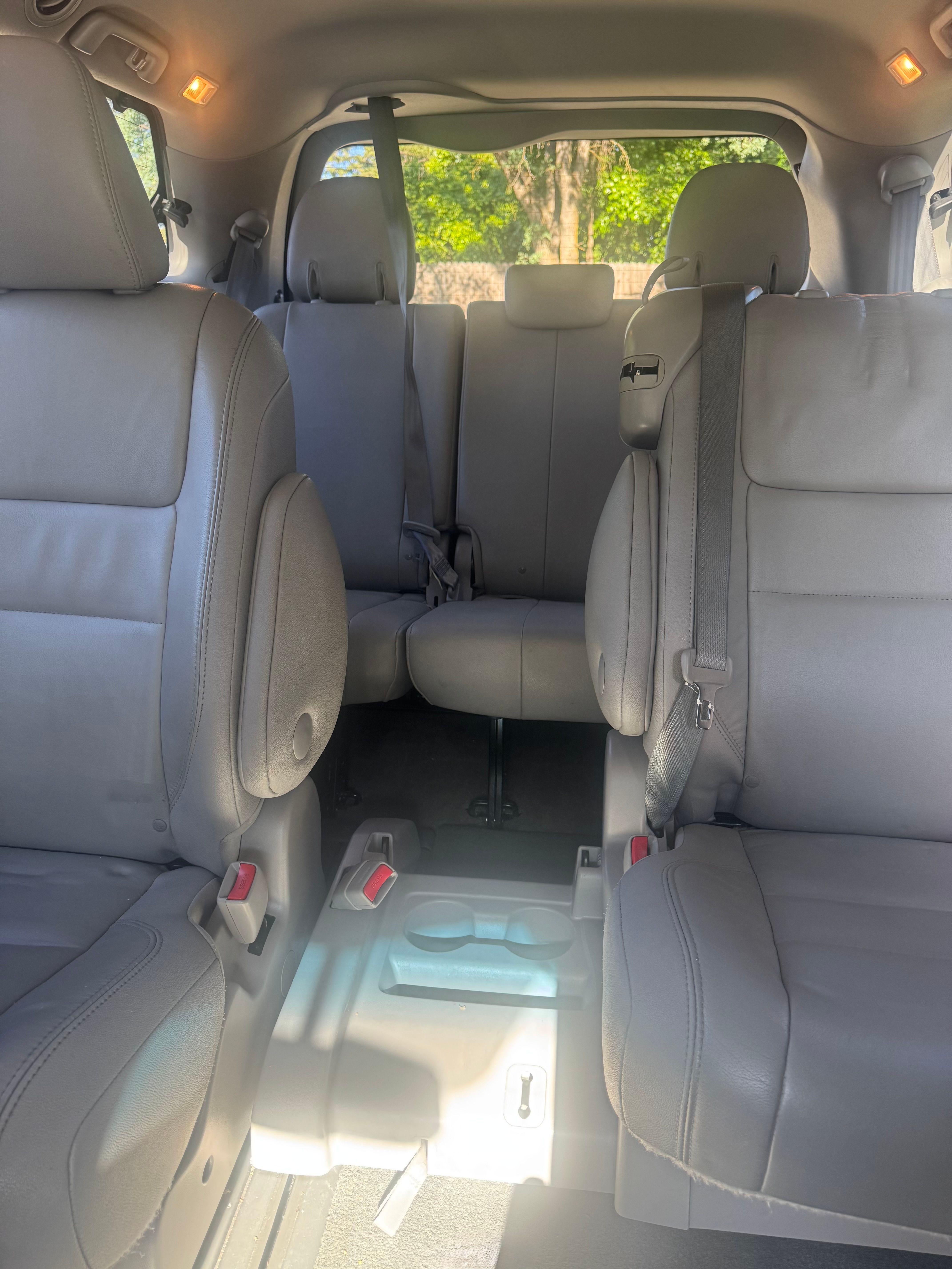 Used 2015 Toyota Sienna XLE w/ XLE Navigation Package FWD image 12