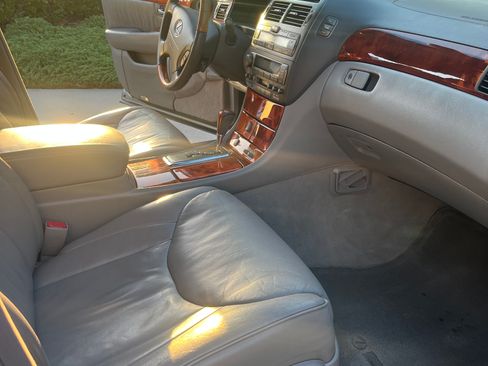 Used 2002 Lexus LS 430 RWD image 5