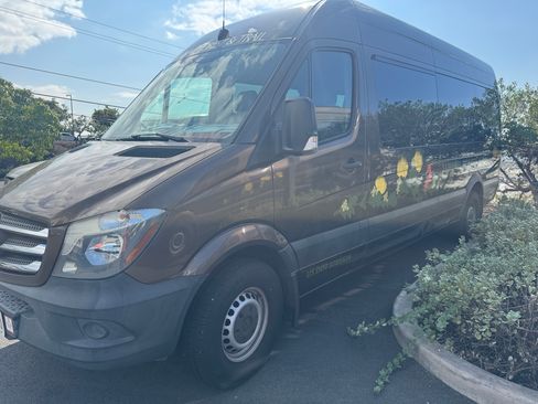 Used 2017 Mercedes-Benz Sprinter 2500 image 2