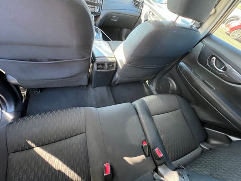 Used 2019 Nissan Rogue SV image 22